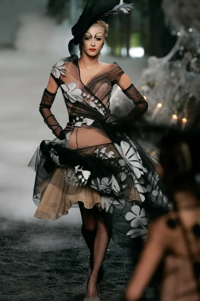 Look 12